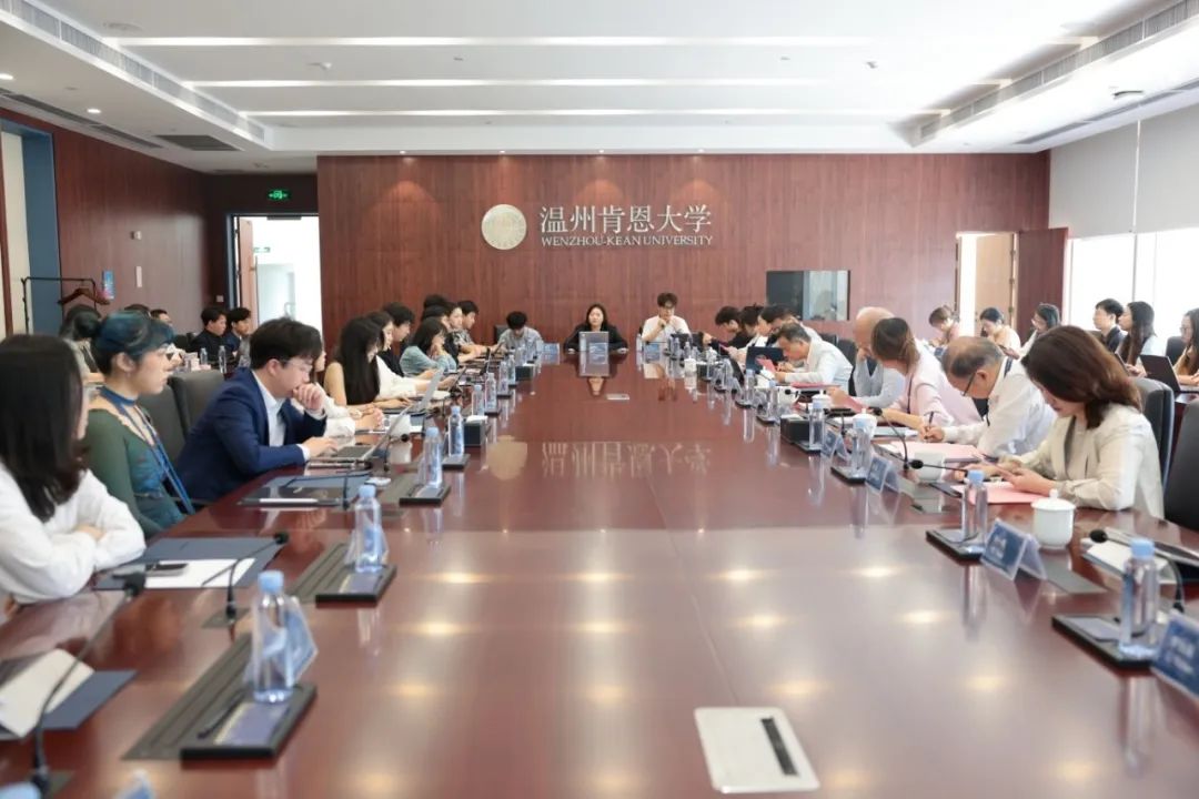 座谈会