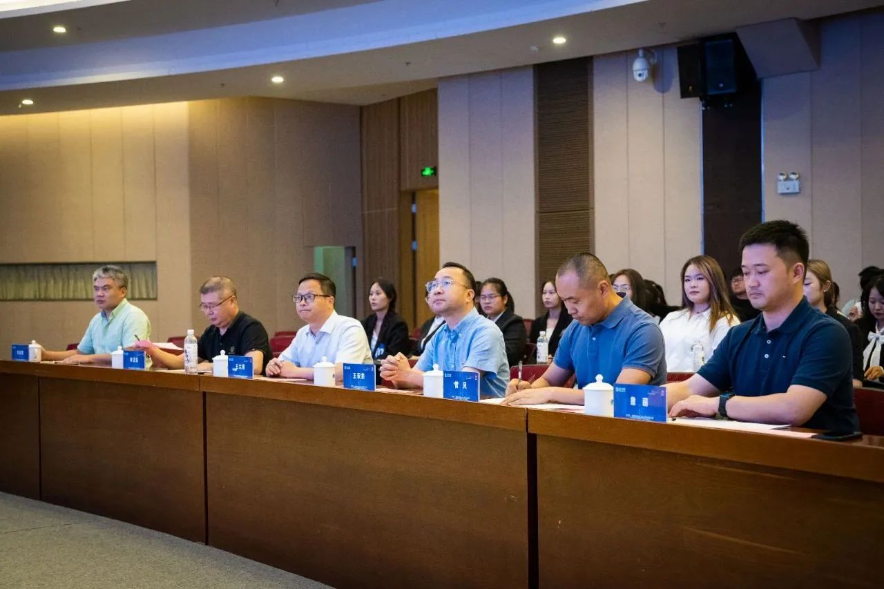 三等奖:温州丽恩生物科技有限公司(抗微生物产品研发项目) 优胜奖:旅行者一号(VR带你玩转金融项目)