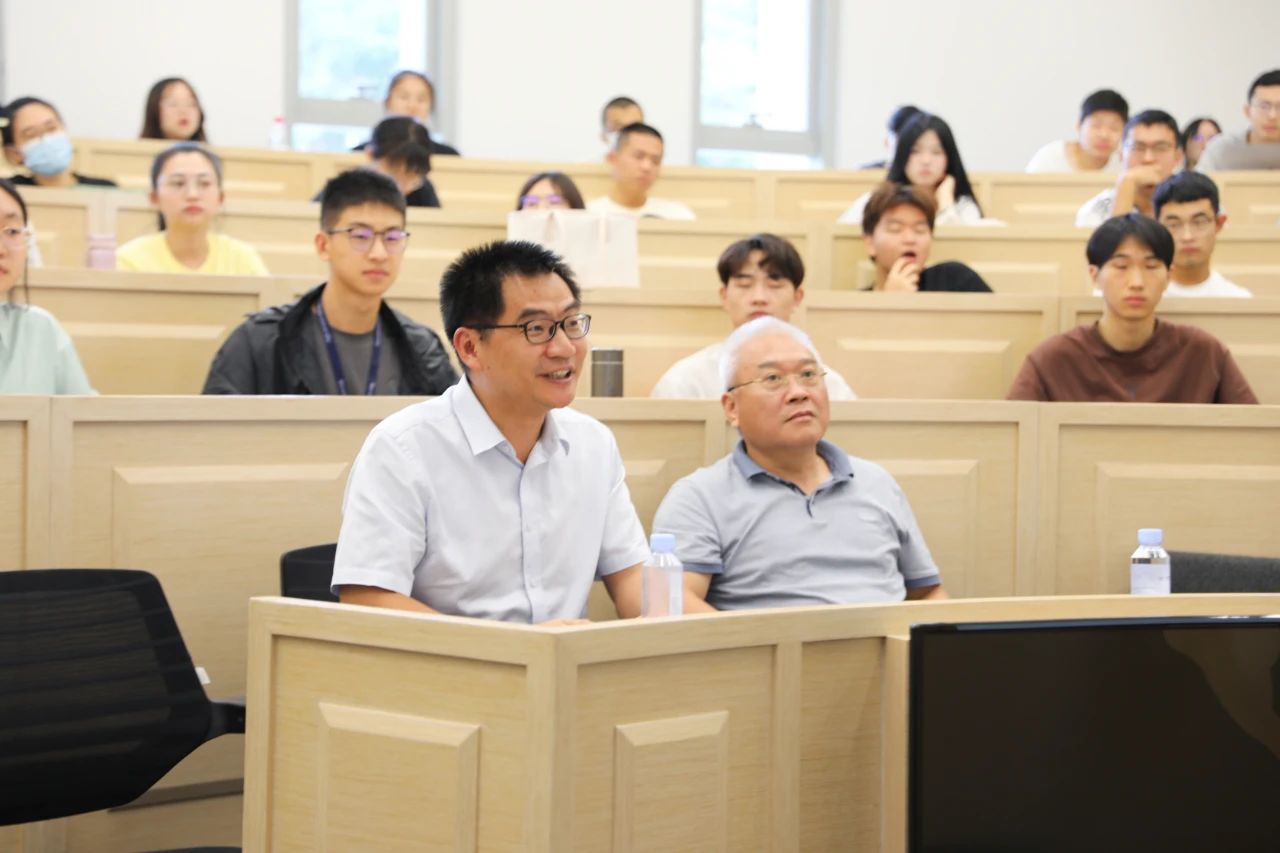国科温州研究院副院长 叶方富（图第一排左一）